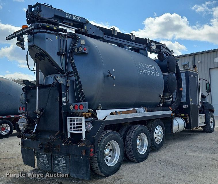 image for item DQ8675 2015 Caterpillar CT660L hydrovac truck