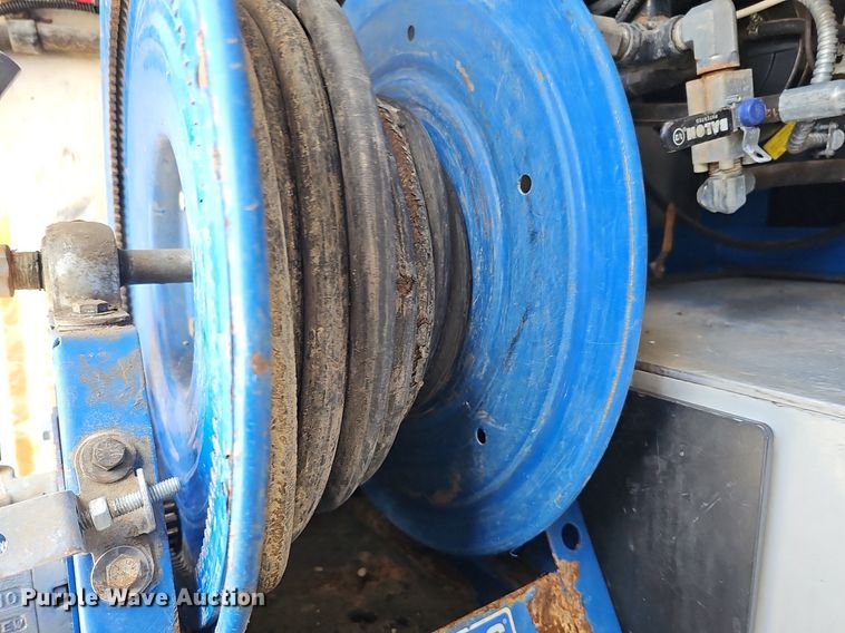 image for item DQ8675 2015 Caterpillar CT660L hydrovac truck