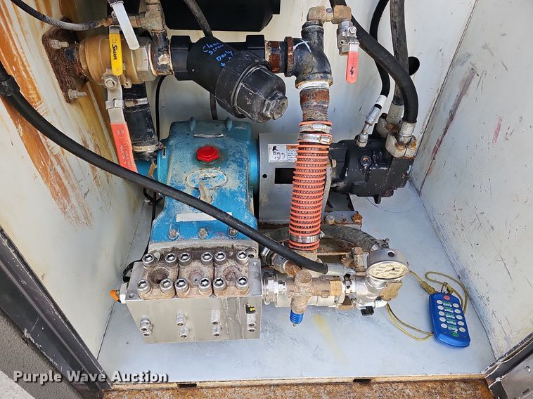 image for item DQ8675 2015 Caterpillar CT660L hydrovac truck