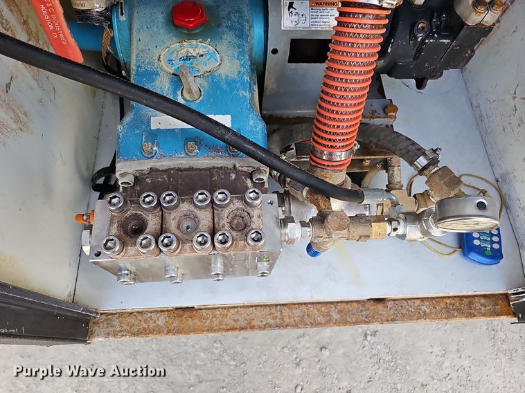 image for item DQ8675 2015 Caterpillar CT660L hydrovac truck