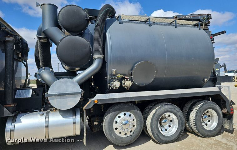 image for item DQ8675 2015 Caterpillar CT660L hydrovac truck