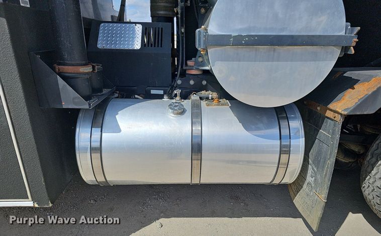 image for item DQ8675 2015 Caterpillar CT660L hydrovac truck