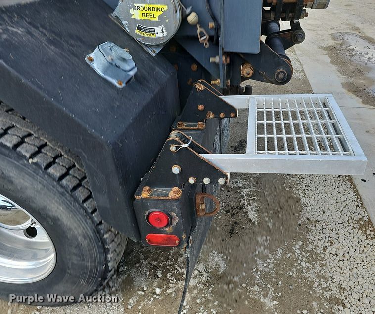 image for item DQ8675 2015 Caterpillar CT660L hydrovac truck