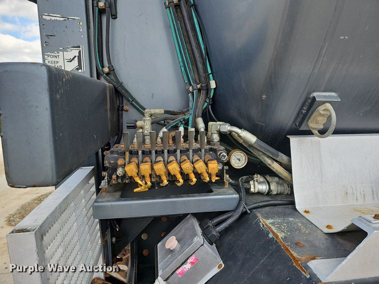 image for item DQ8675 2015 Caterpillar CT660L hydrovac truck