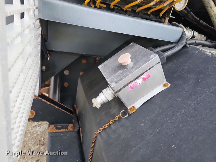 image for item DQ8675 2015 Caterpillar CT660L hydrovac truck