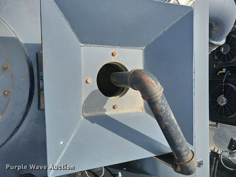 image for item DQ8675 2015 Caterpillar CT660L hydrovac truck