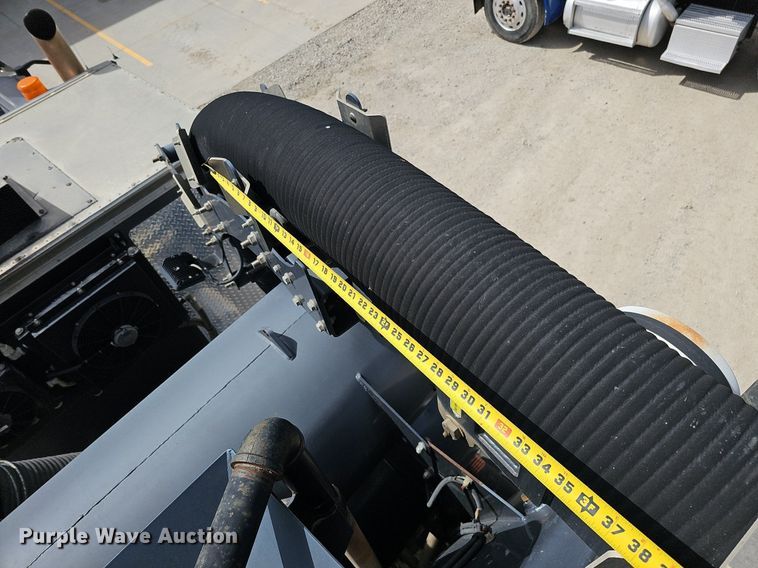 image for item DQ8675 2015 Caterpillar CT660L hydrovac truck