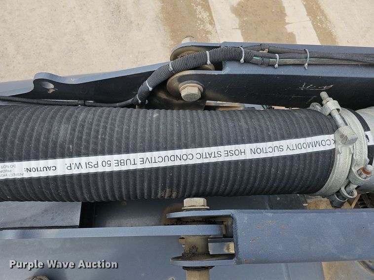 image for item DQ8675 2015 Caterpillar CT660L hydrovac truck