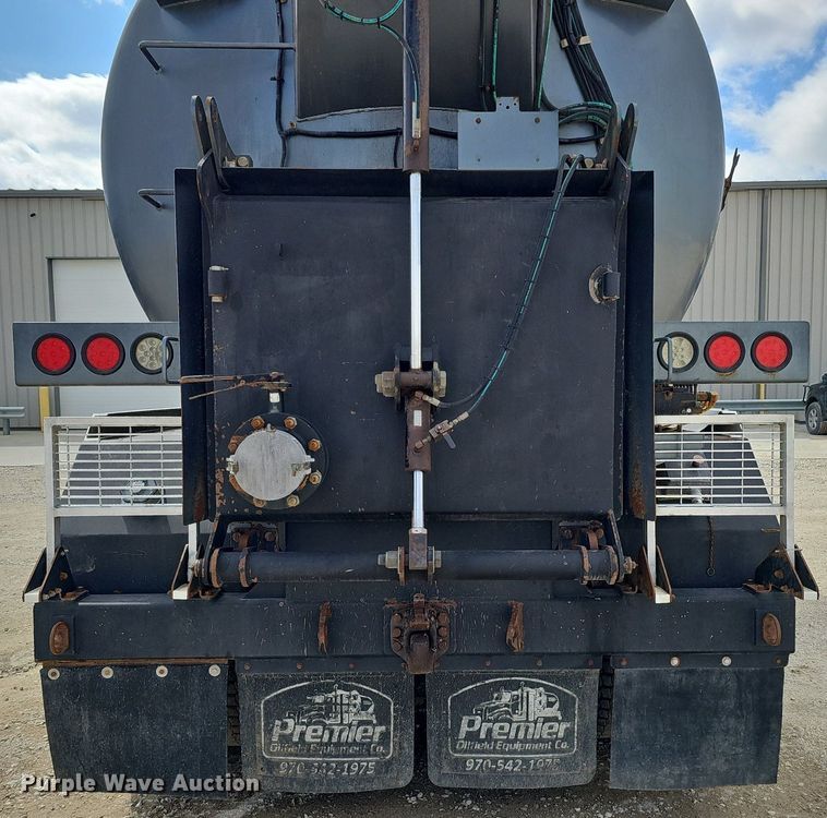 image for item DQ8675 2015 Caterpillar CT660L hydrovac truck