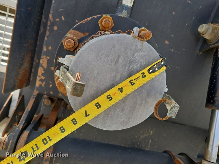 image for item DQ8675 2015 Caterpillar CT660L hydrovac truck