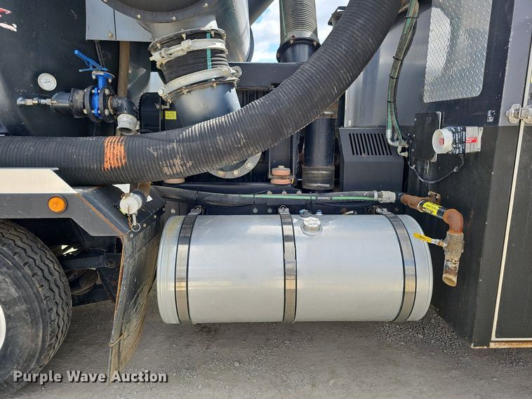 image for item DQ8675 2015 Caterpillar CT660L hydrovac truck