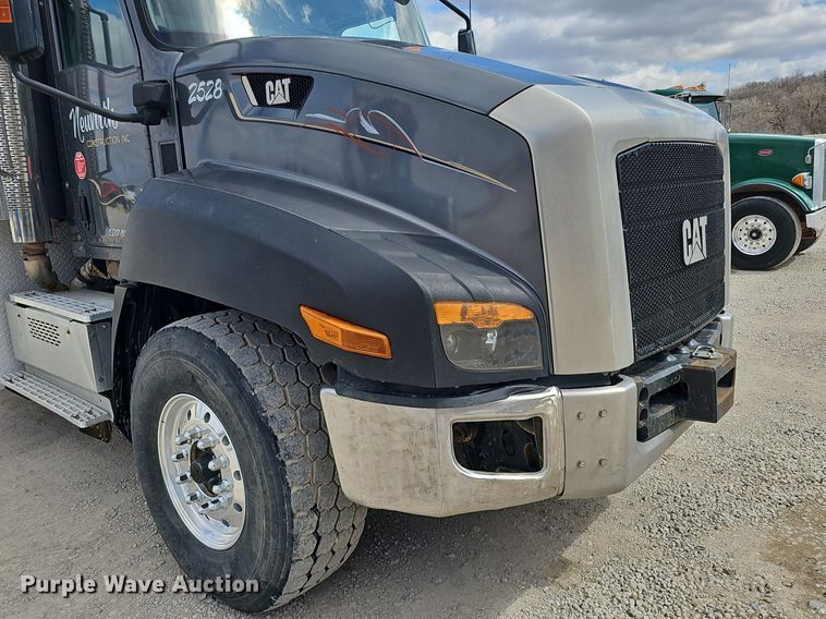 image for item DQ8675 2015 Caterpillar CT660L hydrovac truck