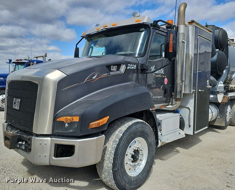 image for item DQ8675 2015 Caterpillar CT660L hydrovac truck
