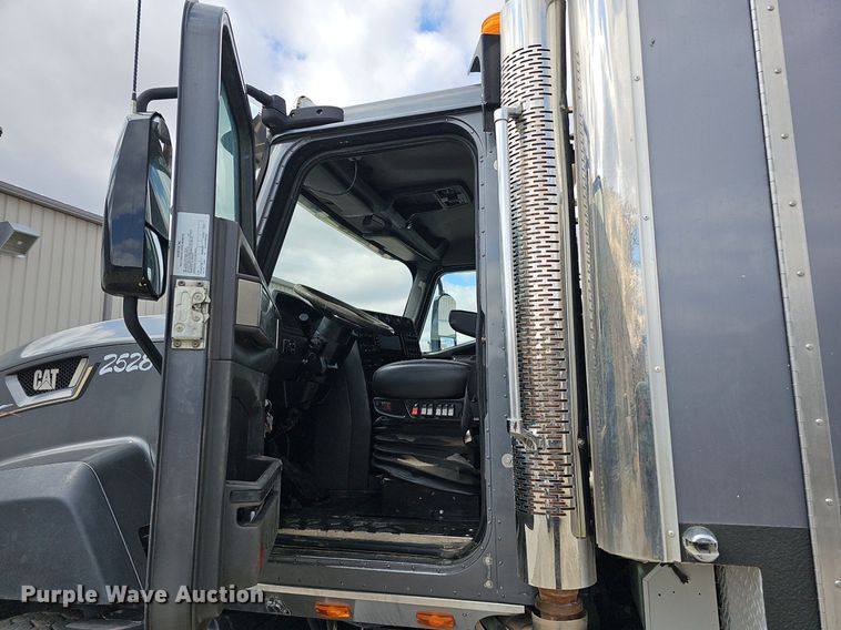 image for item DQ8675 2015 Caterpillar CT660L hydrovac truck