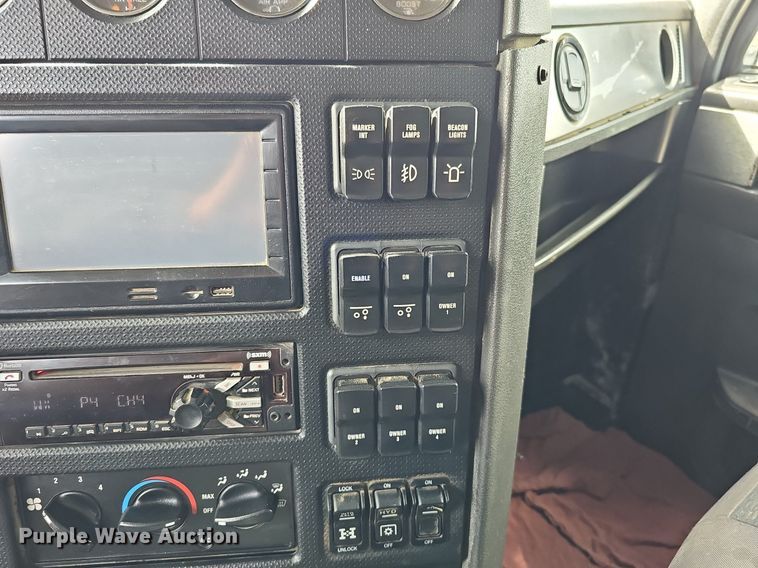 image for item DQ8675 2015 Caterpillar CT660L hydrovac truck