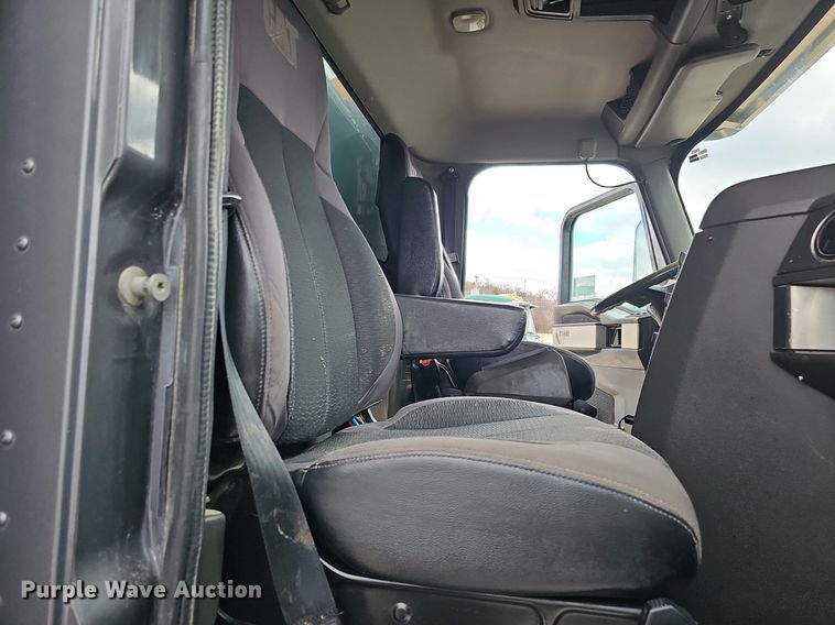 image for item DQ8675 2015 Caterpillar CT660L hydrovac truck