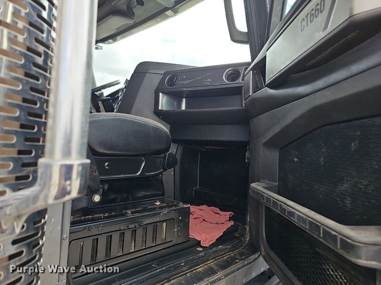 image for item DQ8675 2015 Caterpillar CT660L hydrovac truck