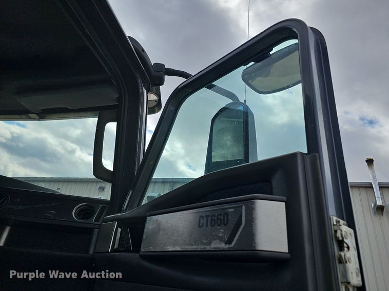 image for item DQ8675 2015 Caterpillar CT660L hydrovac truck