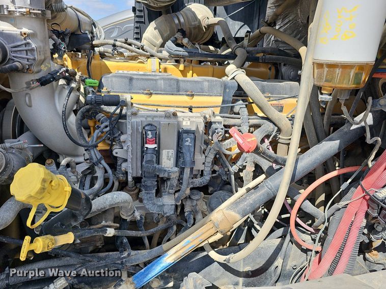image for item DQ8675 2015 Caterpillar CT660L hydrovac truck
