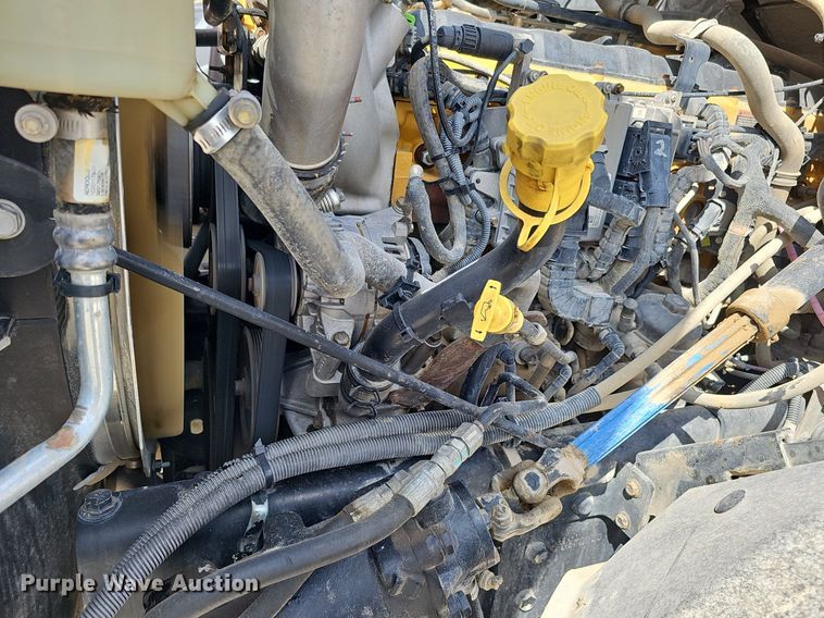 image for item DQ8675 2015 Caterpillar CT660L hydrovac truck