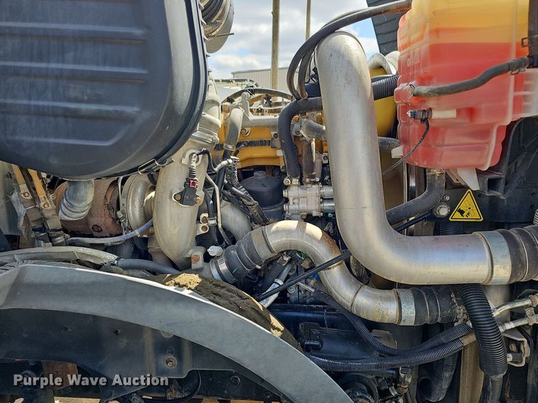 image for item DQ8675 2015 Caterpillar CT660L hydrovac truck