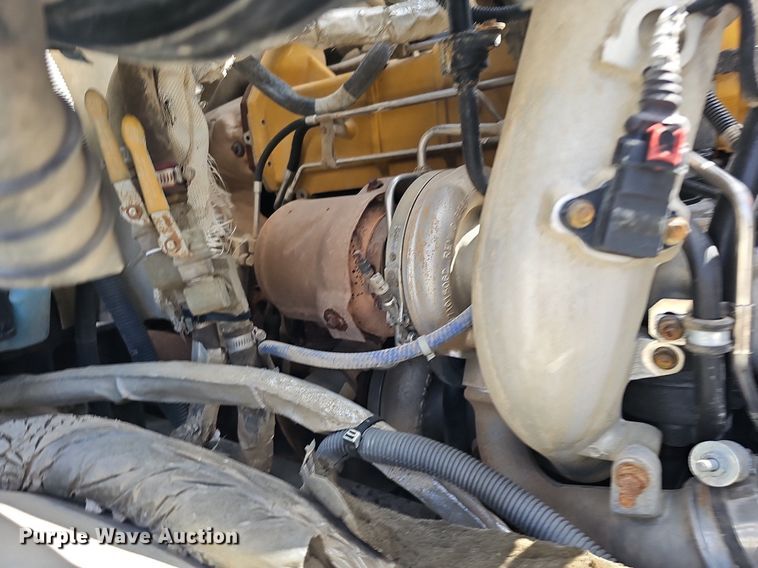 image for item DQ8675 2015 Caterpillar CT660L hydrovac truck