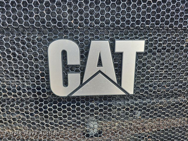 image for item DQ8675 2015 Caterpillar CT660L hydrovac truck