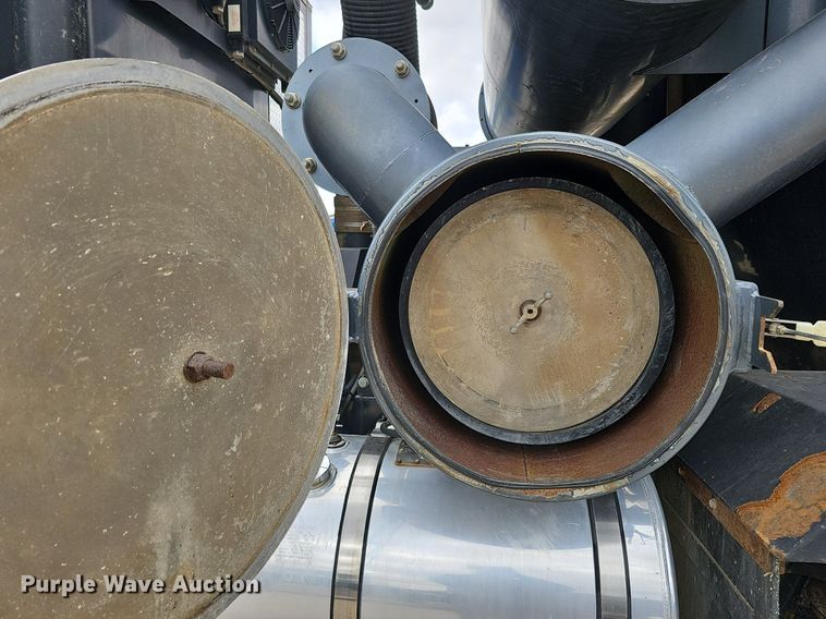 image for item DQ8675 2015 Caterpillar CT660L hydrovac truck