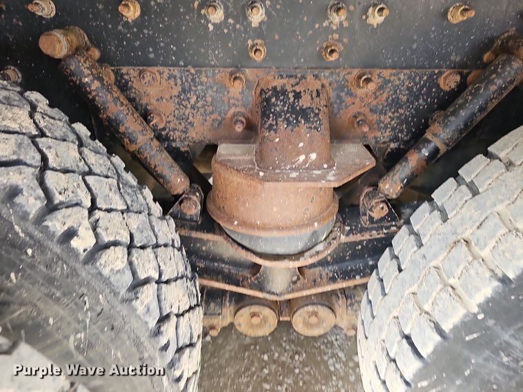 image for item DQ8675 2015 Caterpillar CT660L hydrovac truck