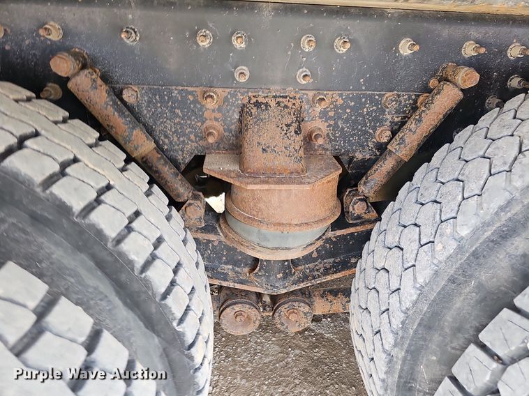 image for item DQ8675 2015 Caterpillar CT660L hydrovac truck