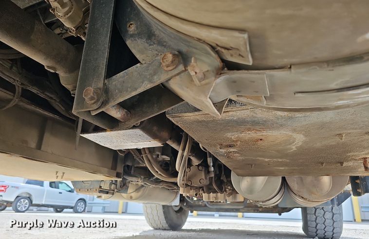 image for item DQ8675 2015 Caterpillar CT660L hydrovac truck