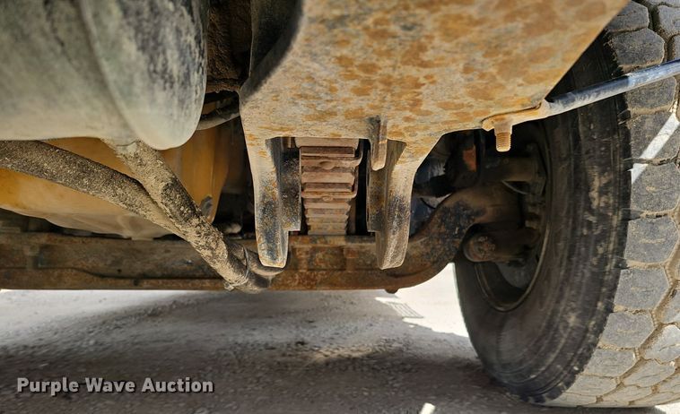 image for item DQ8675 2015 Caterpillar CT660L hydrovac truck