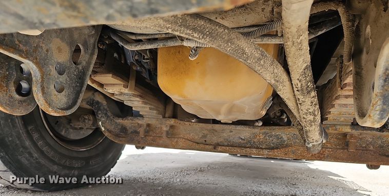 image for item DQ8675 2015 Caterpillar CT660L hydrovac truck