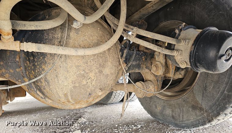 image for item DQ8675 2015 Caterpillar CT660L hydrovac truck