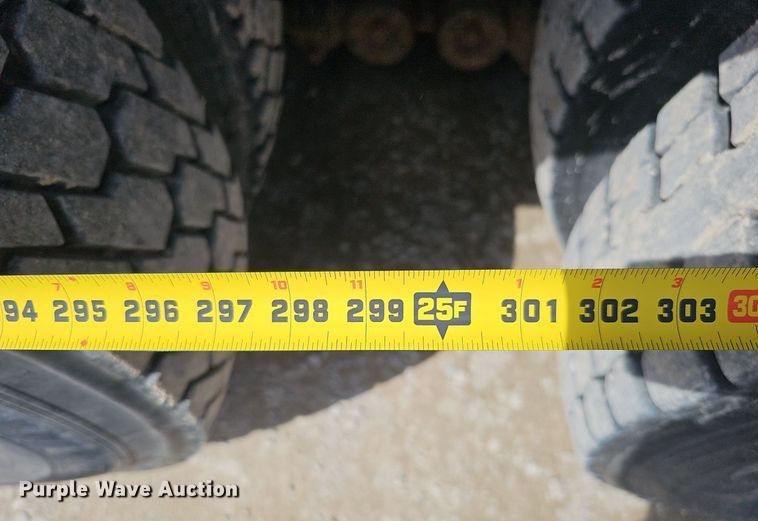 image for item DQ8675 2015 Caterpillar CT660L hydrovac truck