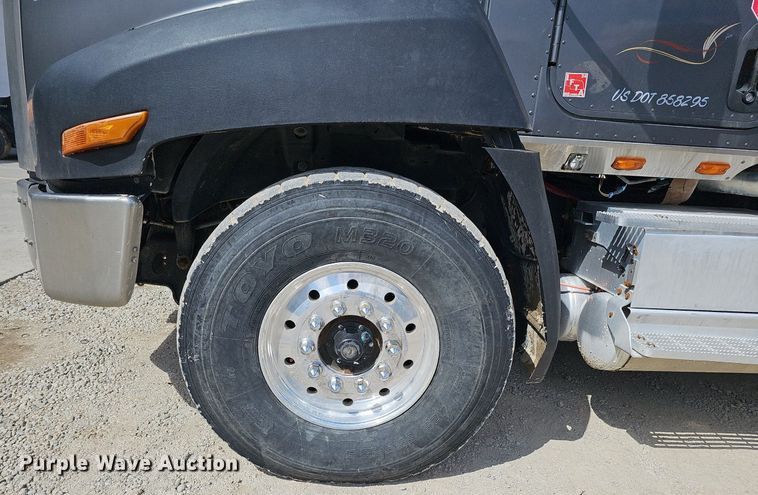 image for item DQ8675 2015 Caterpillar CT660L hydrovac truck