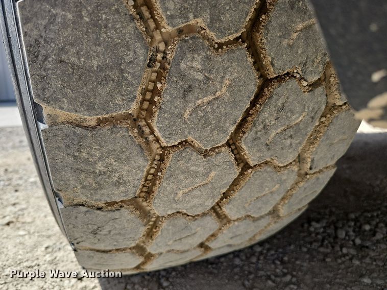 image for item DQ8675 2015 Caterpillar CT660L hydrovac truck