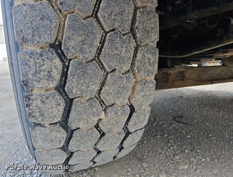 image for item DQ8675 2015 Caterpillar CT660L hydrovac truck