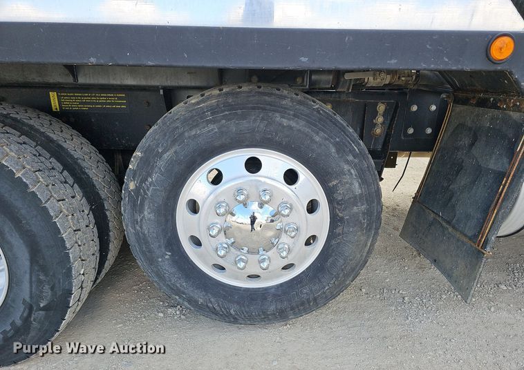 image for item DQ8675 2015 Caterpillar CT660L hydrovac truck