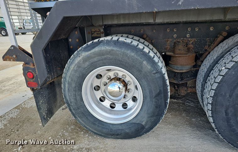 image for item DQ8675 2015 Caterpillar CT660L hydrovac truck