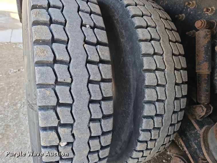 image for item DQ8675 2015 Caterpillar CT660L hydrovac truck