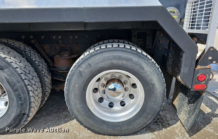 image for item DQ8675 2015 Caterpillar CT660L hydrovac truck