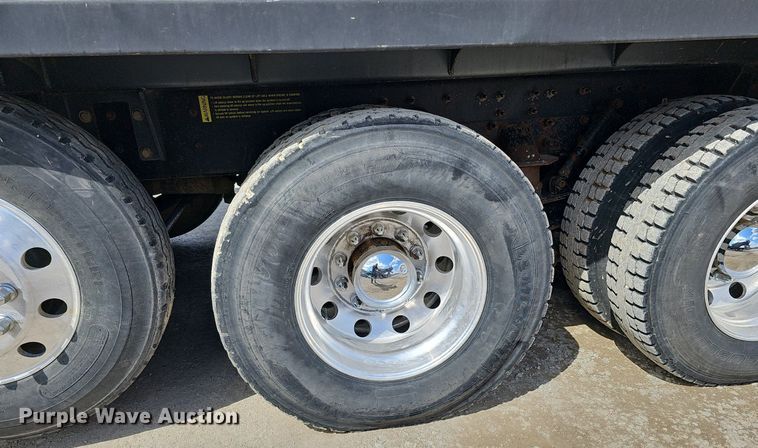 image for item DQ8675 2015 Caterpillar CT660L hydrovac truck