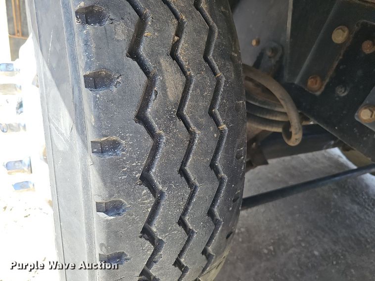 image for item DQ8675 2015 Caterpillar CT660L hydrovac truck