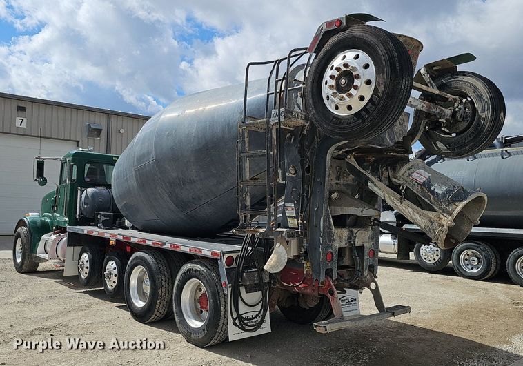 image for item DQ8676 2014 Peterbilt 365 ready mix truck