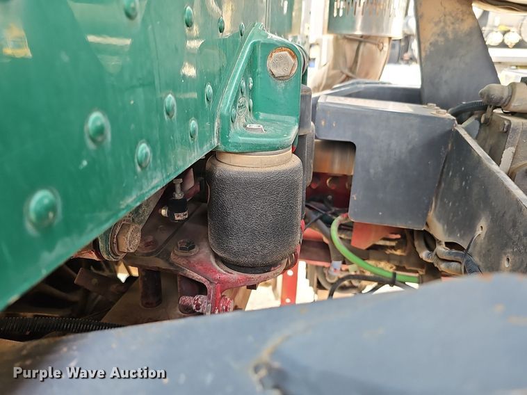 image for item DQ8676 2014 Peterbilt 365 ready mix truck