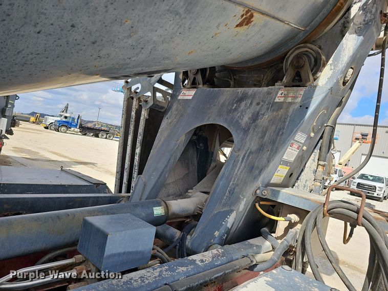 image for item DQ8676 2014 Peterbilt 365 ready mix truck