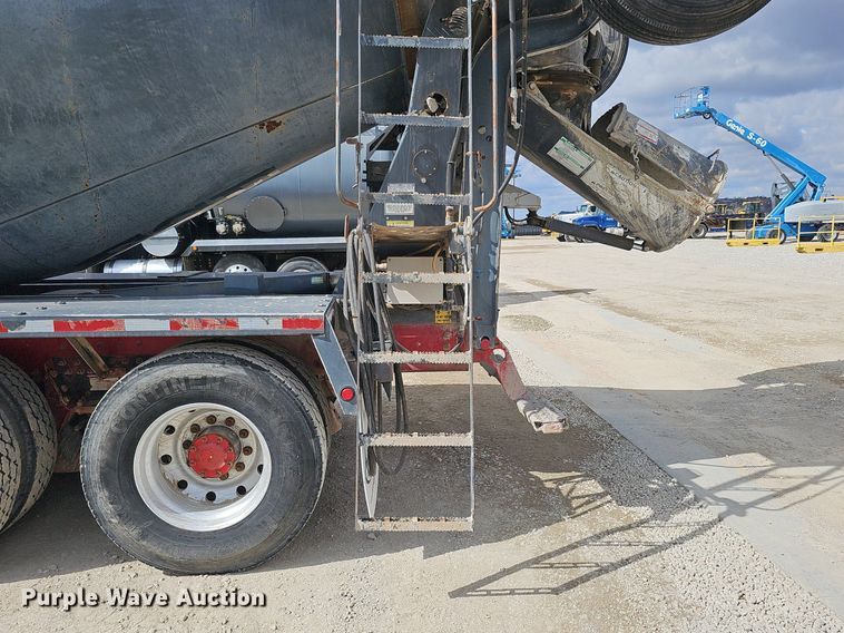 image for item DQ8676 2014 Peterbilt 365 ready mix truck