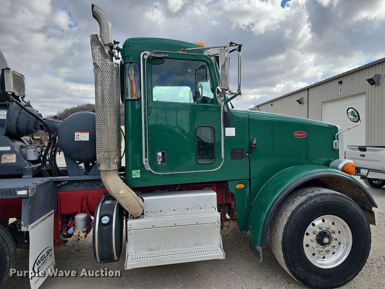 image for item DQ8676 2014 Peterbilt 365 ready mix truck