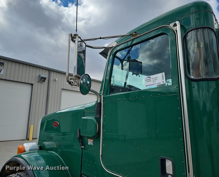 image for item DQ8676 2014 Peterbilt 365 ready mix truck